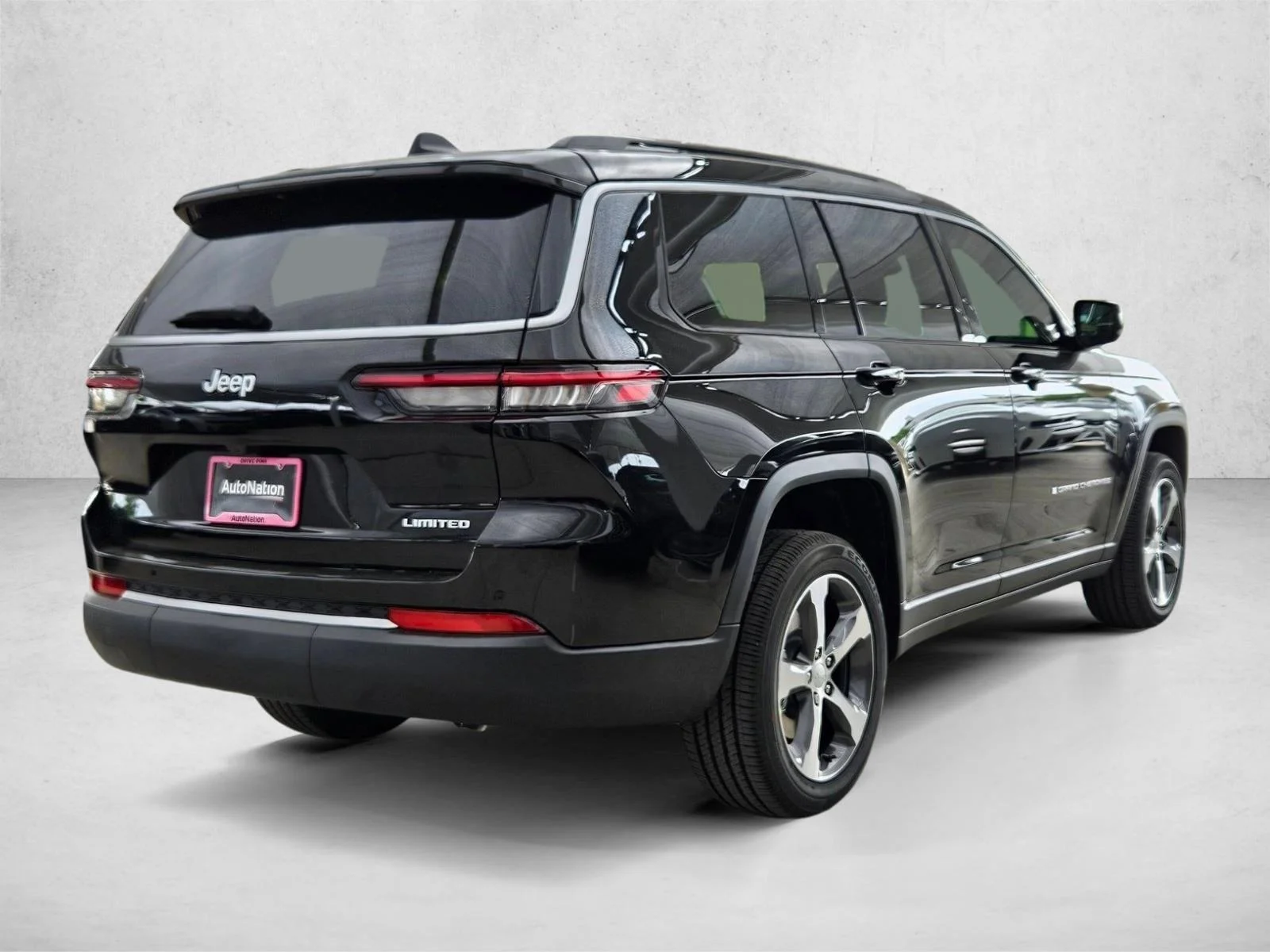 New 2026 Diamond Black Crystal Pearl-Coat Exterior Paint Jeep Limited image 2