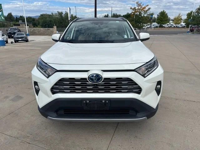Used 2021  Toyota Limited image 2