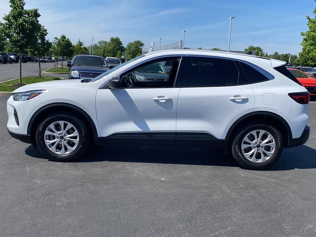 Used 2023 Oxford White Ford Active image 7