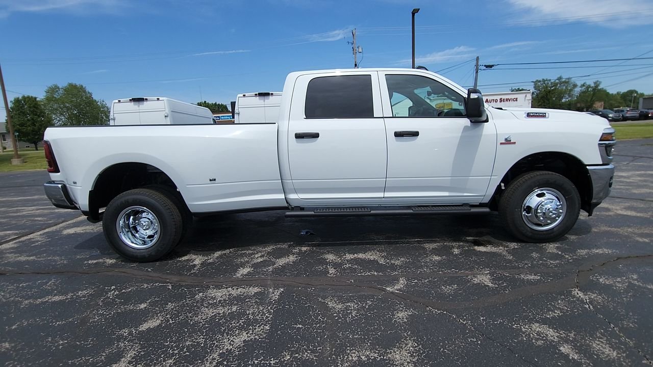 New 2026 Bright White Clear-Coat Exterior Paint RAM Tradesman image 9