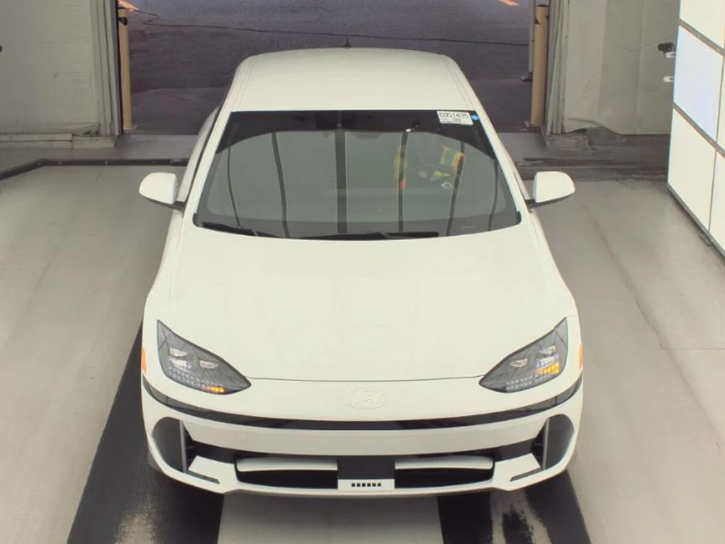 Used 2024 White Hyundai SE image 2