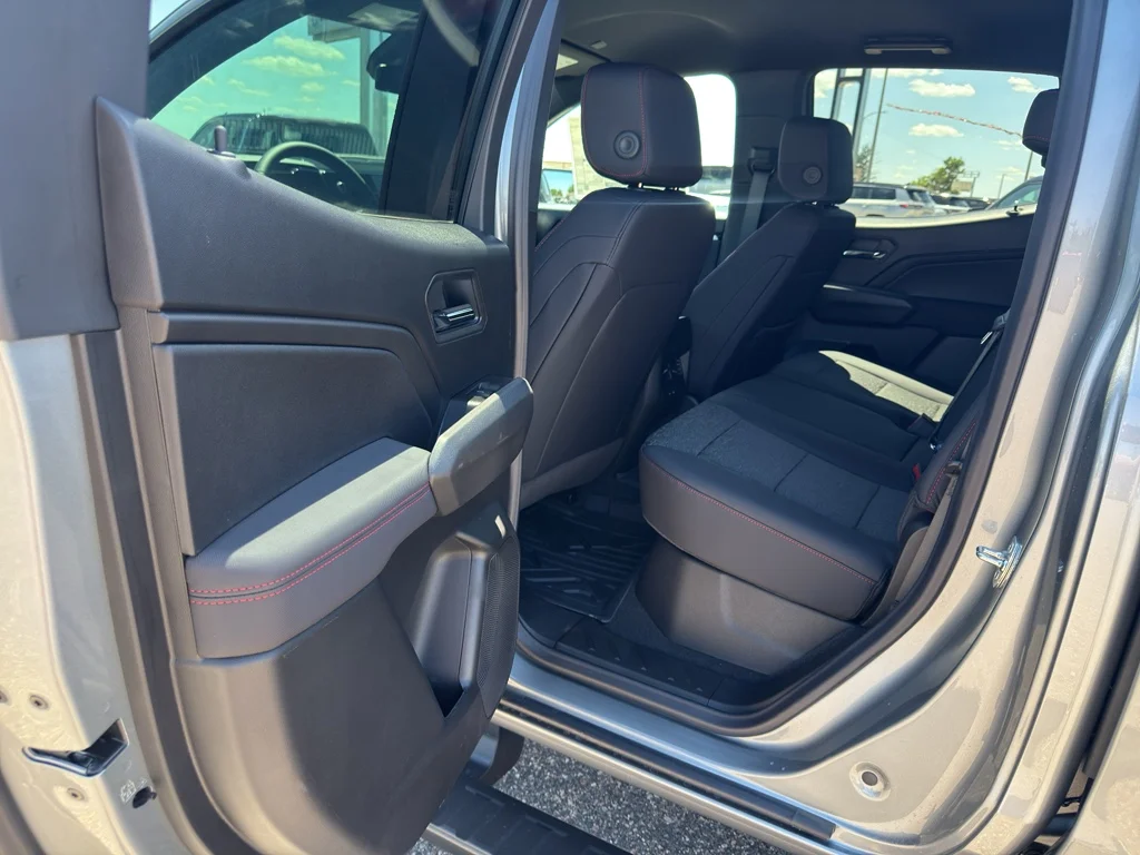 2026 Chevrolet Colorado Z71 - Photo 13