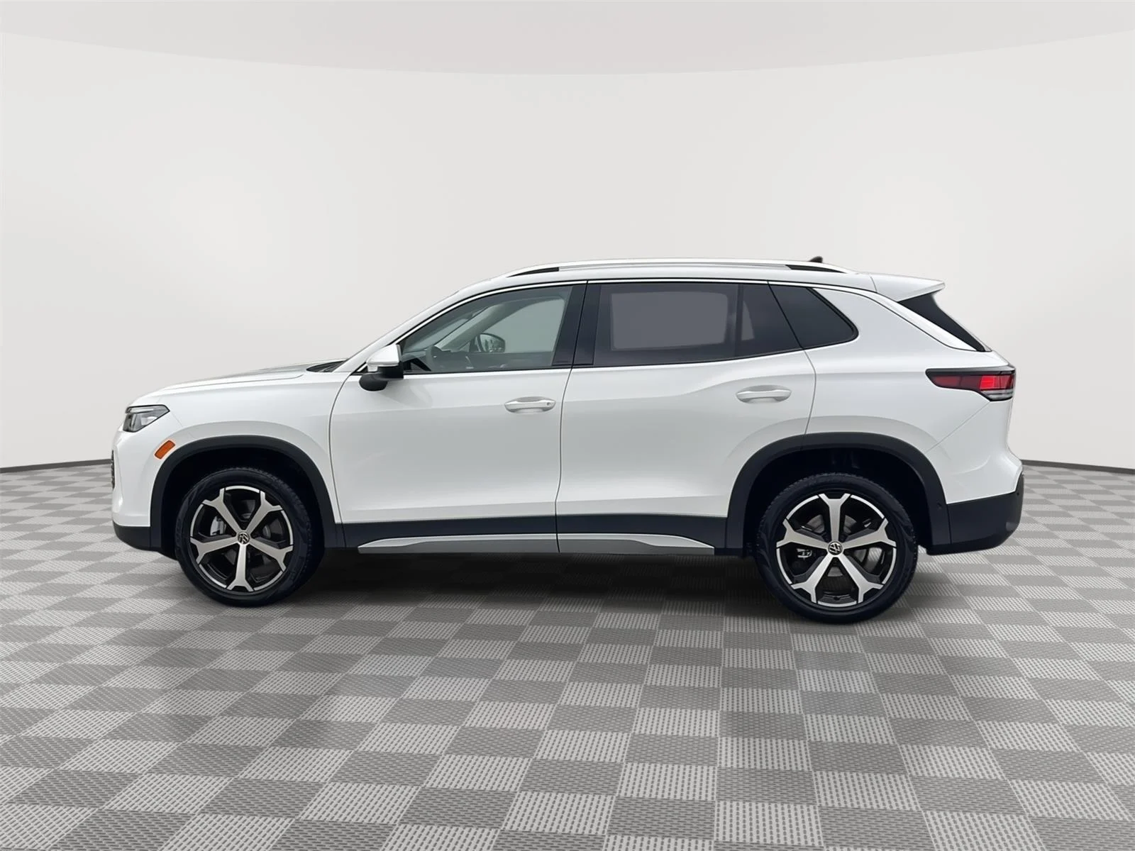 New 2026 Pure White Volkswagen SE image 8