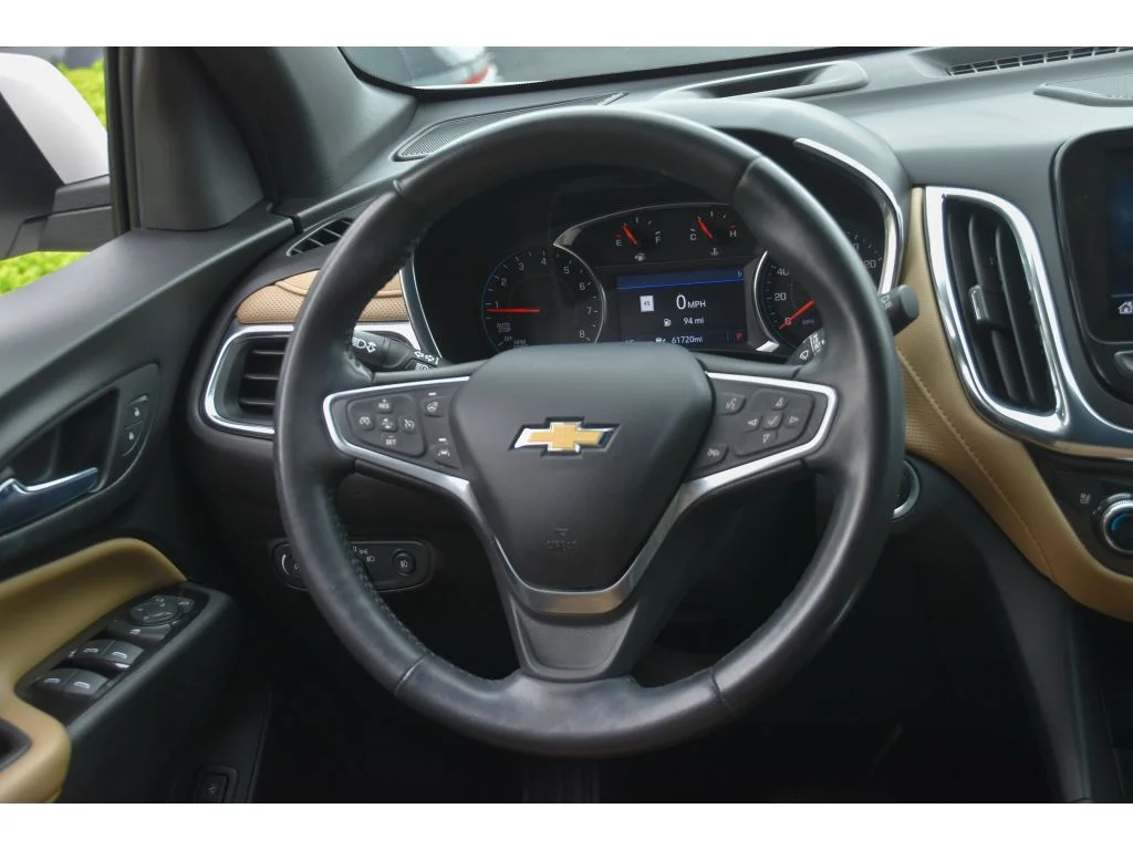 Used 2022 Iridescent Pearl Tricoat Chevrolet Premier image 17
