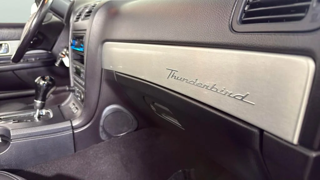 Used 2003  Ford Deluxe image 37