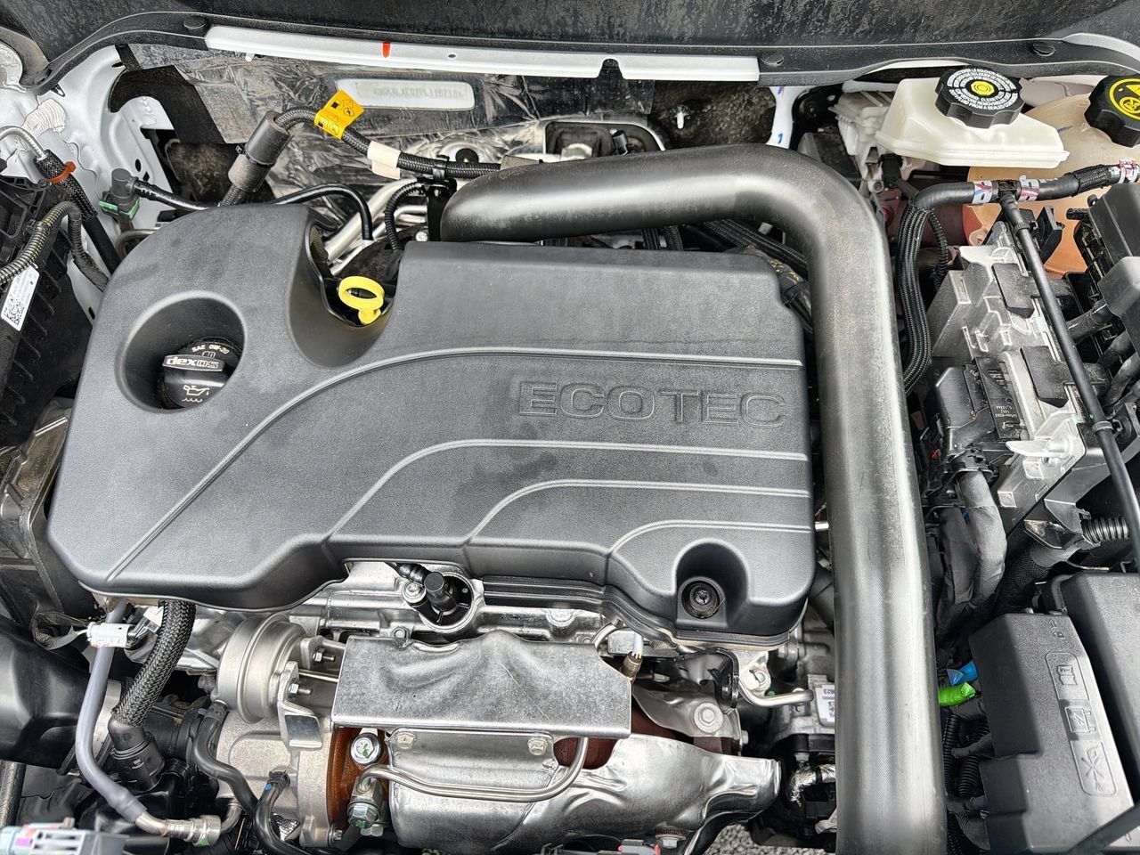 Used 2023 White Frost Tricoat GMC Denali image 25
