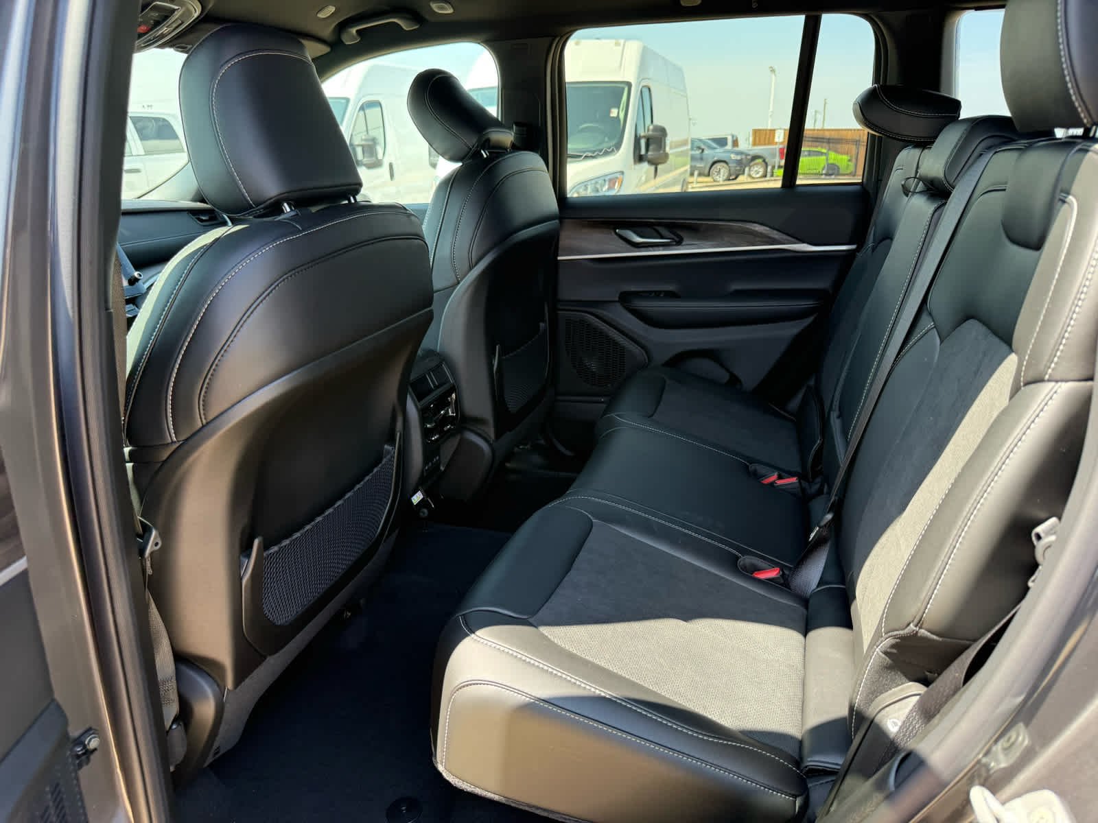 New 2026 Baltic Gray Metallic Clear-Coat Exterior Paint Jeep Laredo Altitude image 10
