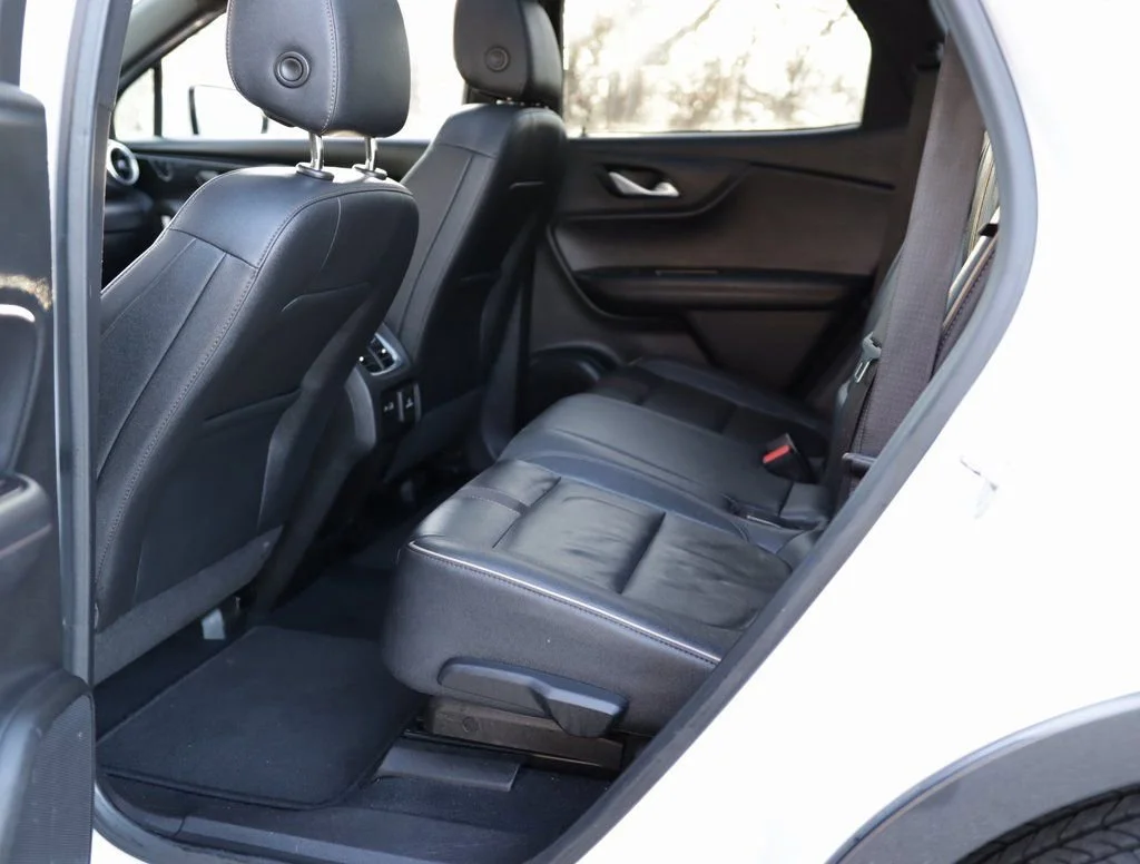 Used 2022 Iridescent Pearl Tricoat Chevrolet Premier image 29
