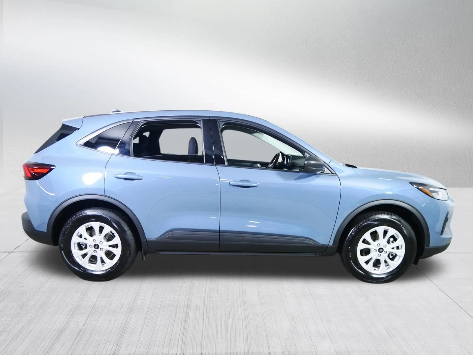 Used 2026 Vapor Blue Metallic Ford Active image 8