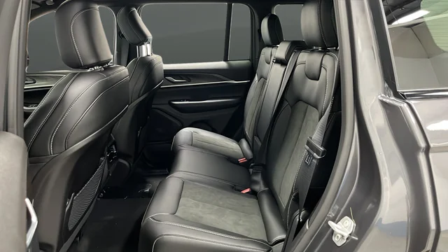 New 2026 Baltic Gray Metallic Clear-Coat Exterior Paint Jeep Altitude image 22
