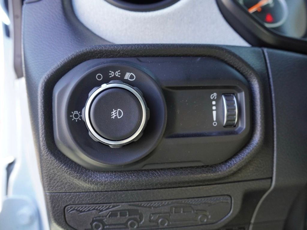 New 2026 Bright White Clear-Coat Exterior Paint Jeep Sport image 10