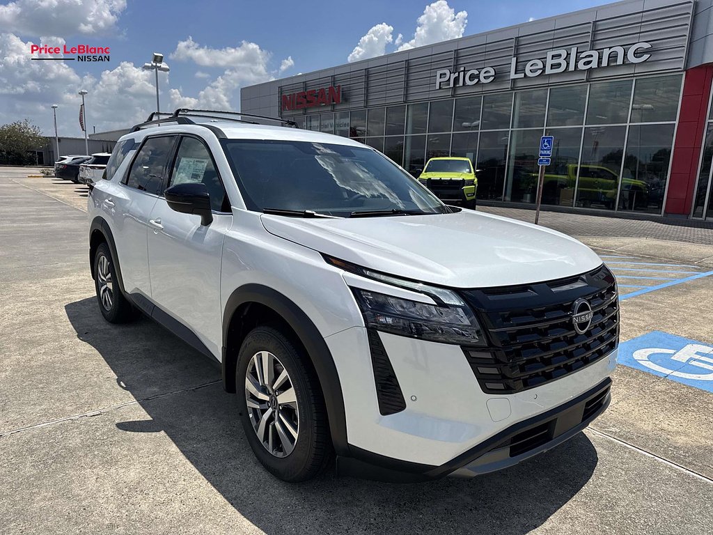 2026 Nissan Pathfinder SL
