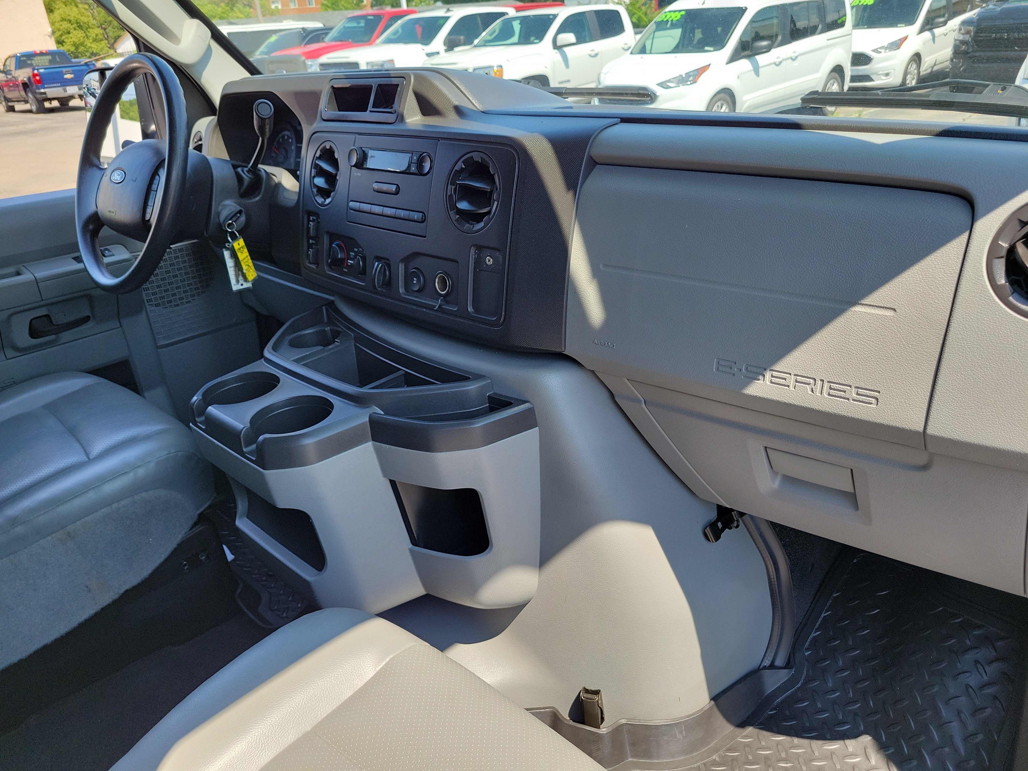 Used 2014  Ford XL image 13