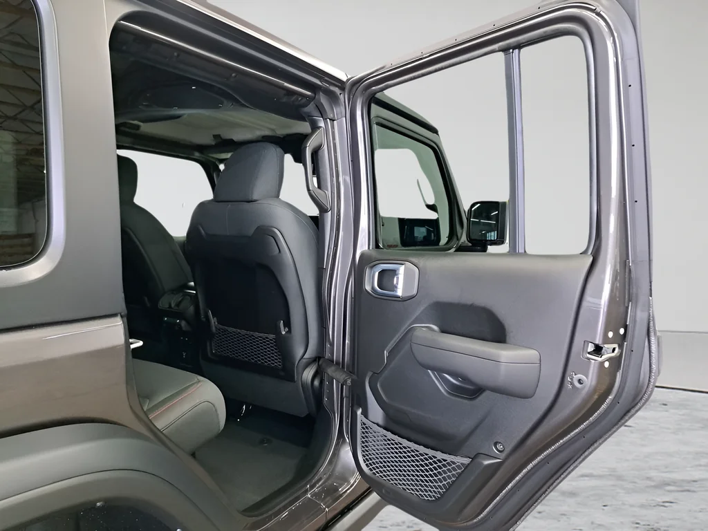 New 2026 Granite Crystal Metallic Clear-Coat Exterior Paint Jeep Rubicon image 13