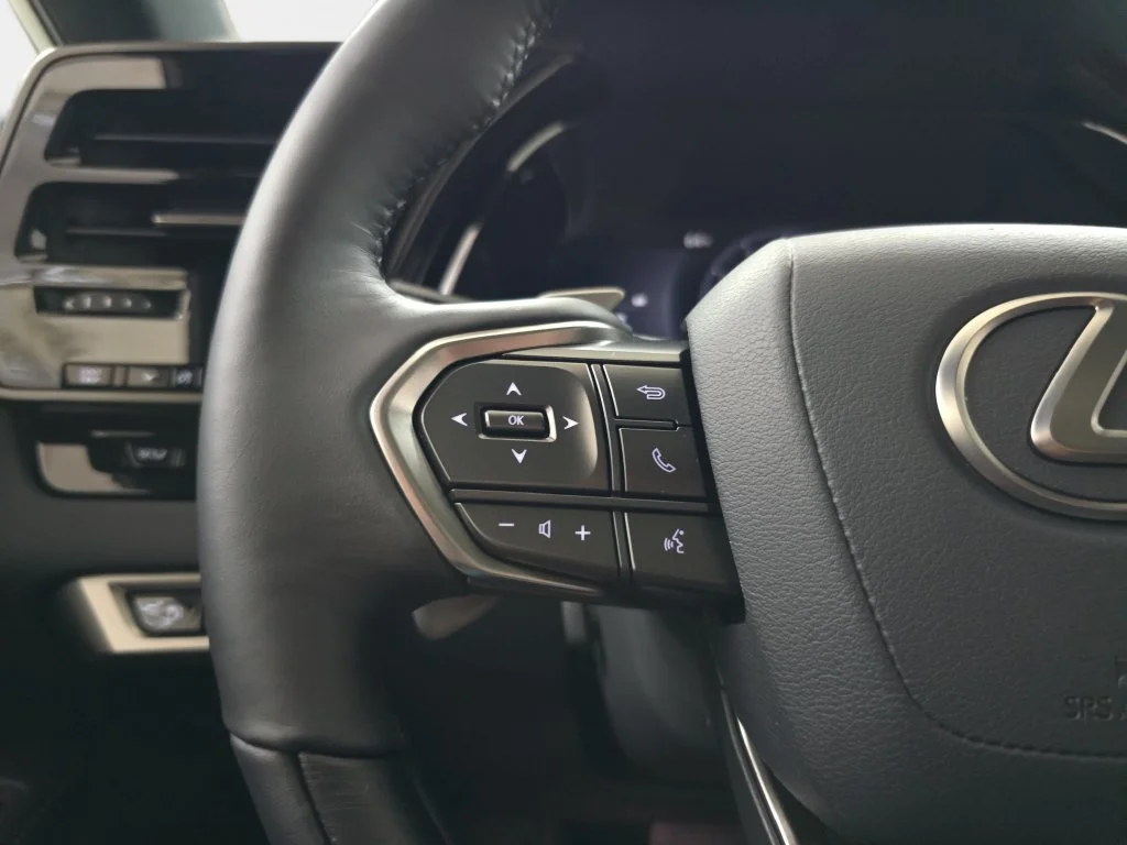 New 2026 Eminent White Pearl Lexus PREMIUM PLUS image 17