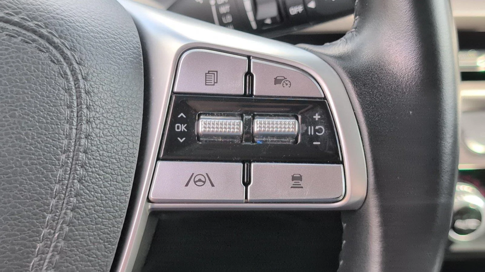 Used 2025 Everlasting Silver Kia S image 31