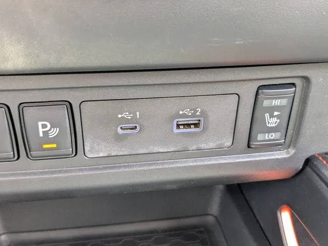 Used 2022 Red Nissan PRO-X image 18