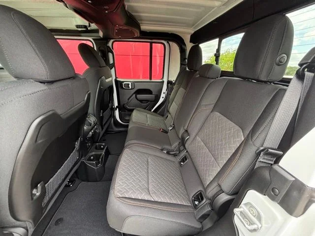 New 2026 Bright White Clear-Coat Exterior Paint Jeep Mojave image 10