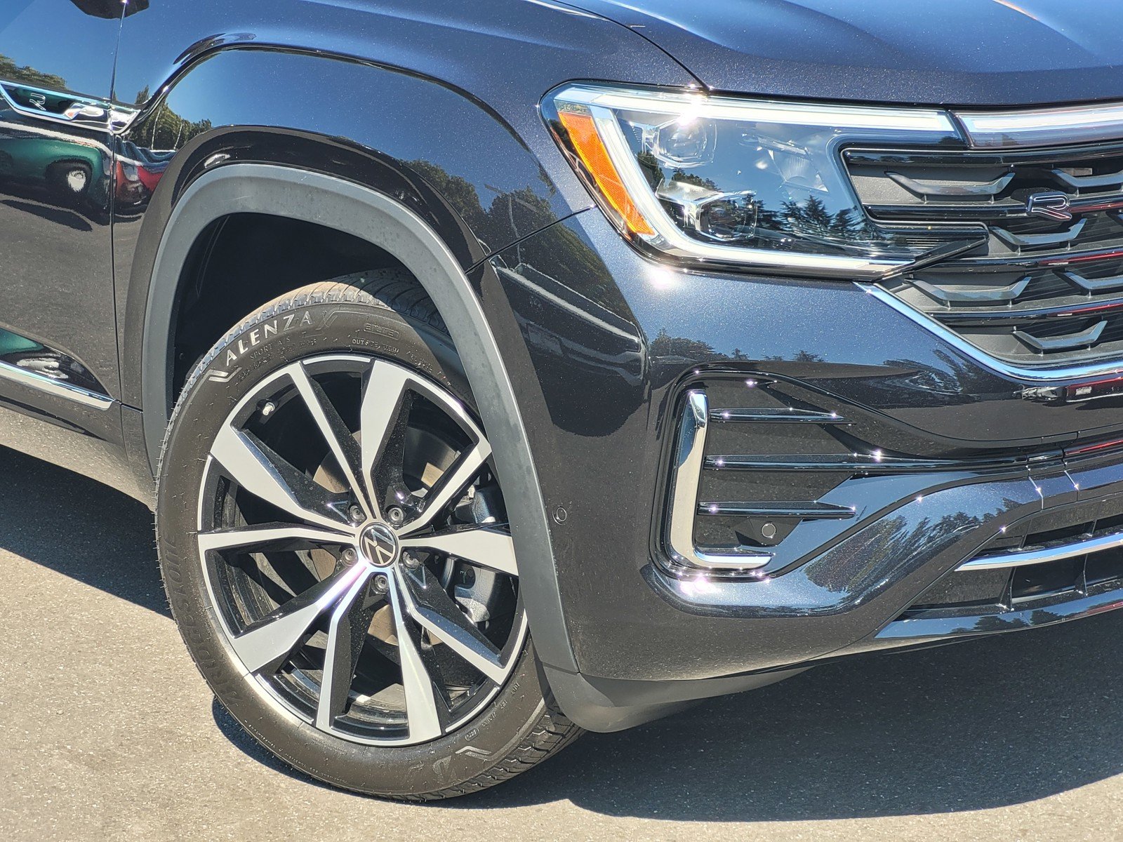 2025 Volkswagen Atlas SEL Premium R-Line - Photo 3