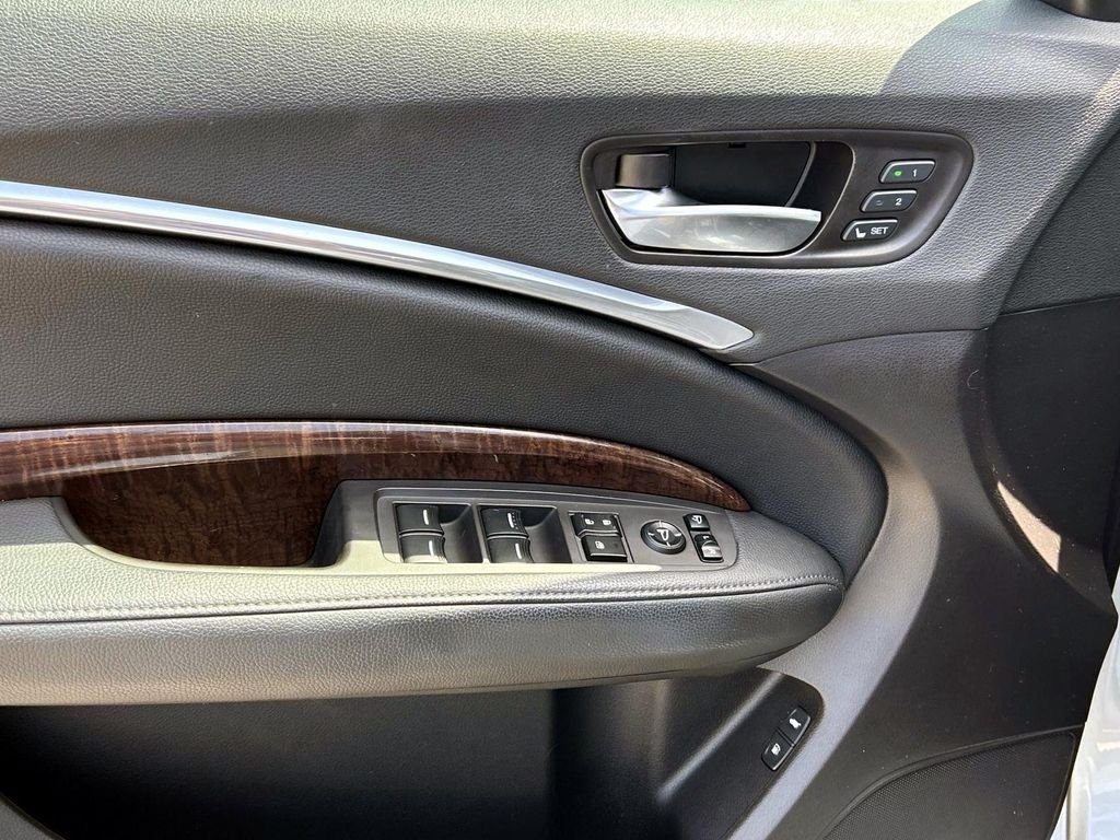 Used 2018 Silver Acura 3.5L image 14