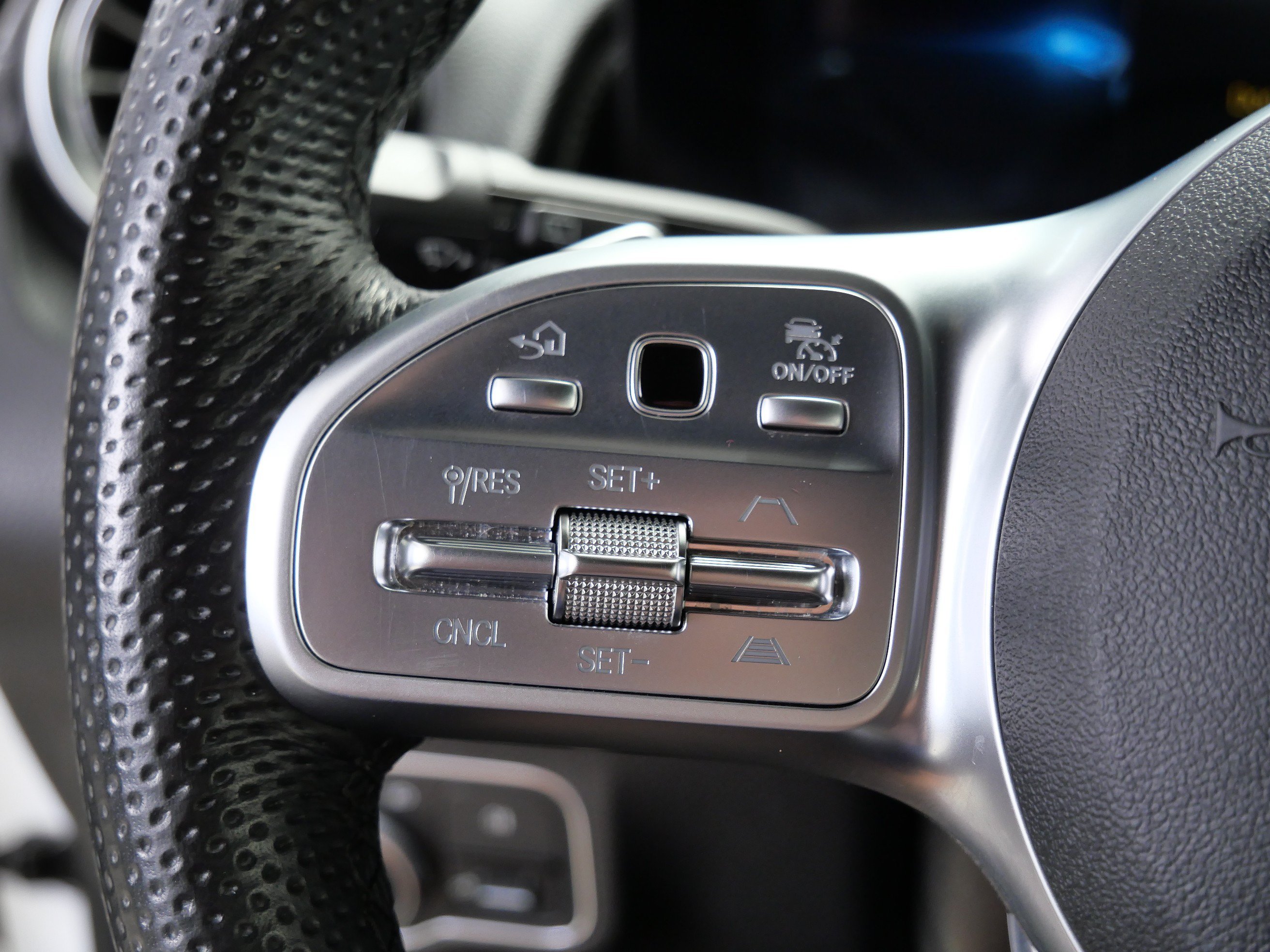 Used 2022 Polar White Mercedes-Benz AMG® GLB 35 image 25