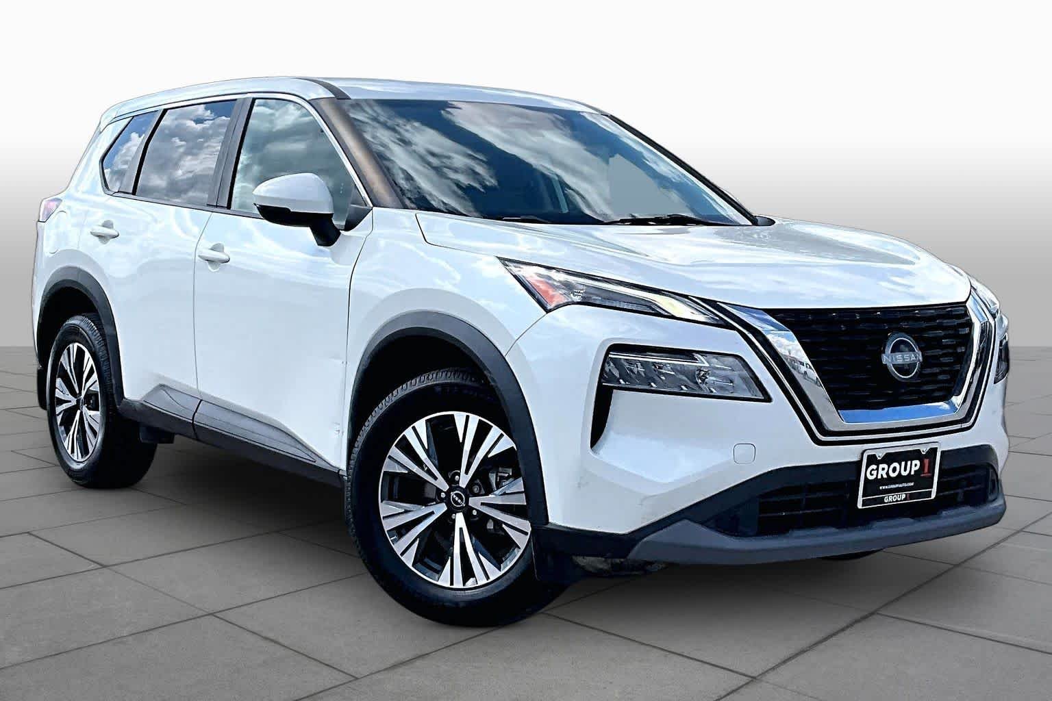 Used 2022 Pearl White Tricoat Nissan SV image 3
