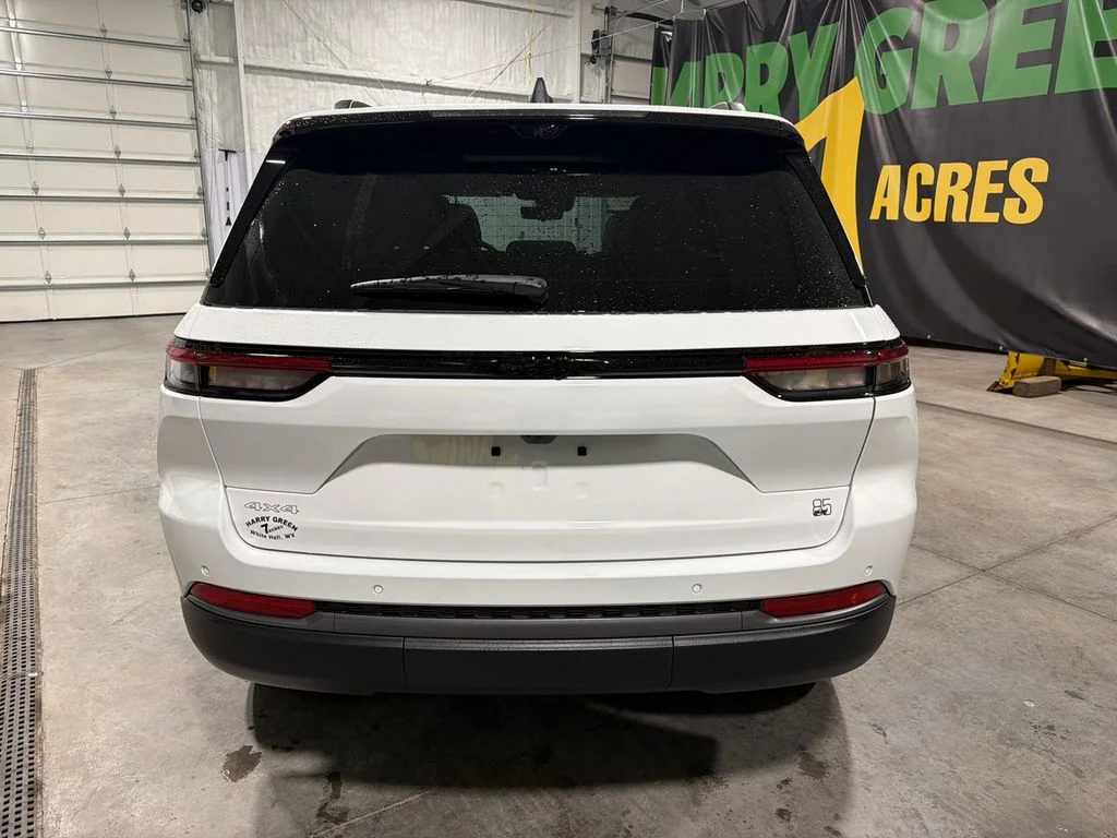 New 2026 Bright White Clear-Coat Exterior Paint Jeep 85th Anniversary Edition image 7