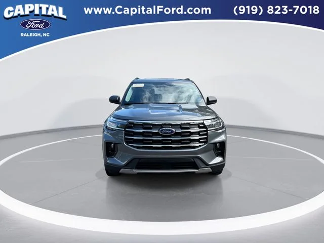 Used 2025 Gray Ford Active image 3