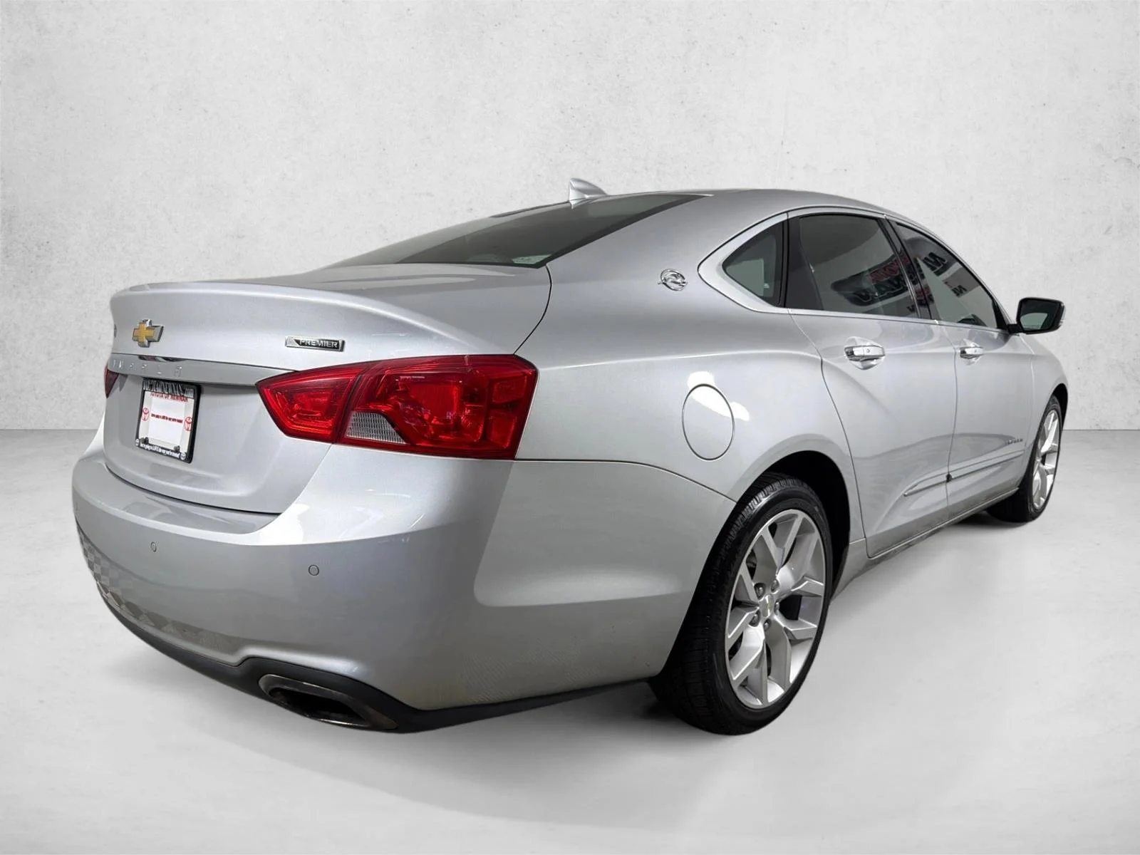 Used 2018 Beige Chevrolet Premier image 4