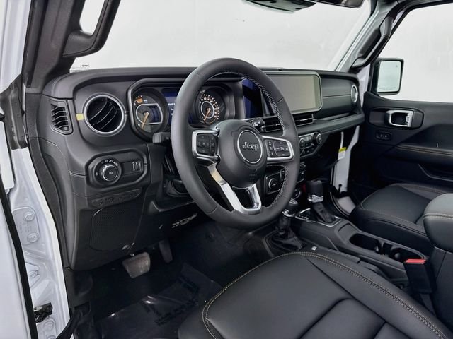 New 2026 Bright White Clear-Coat Exterior Paint Jeep Sahara image 9