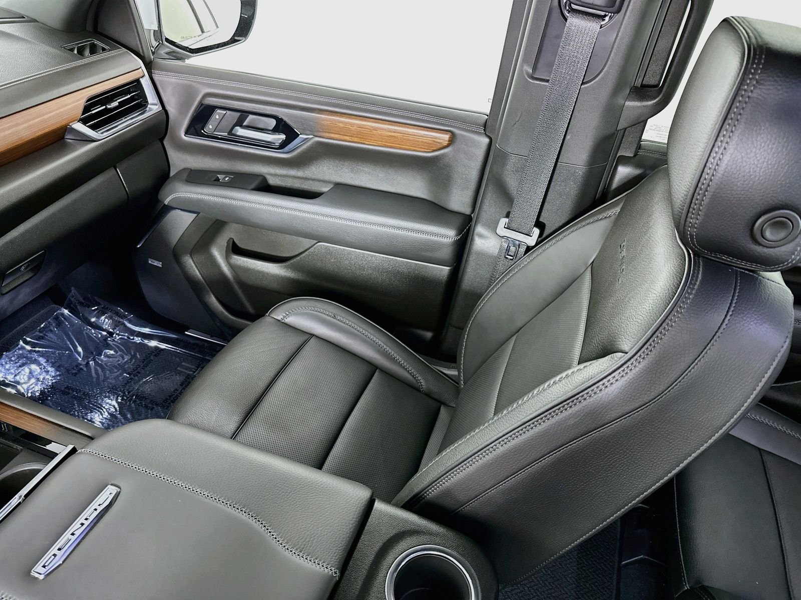 Used 2025 Summit White GMC Denali image 25