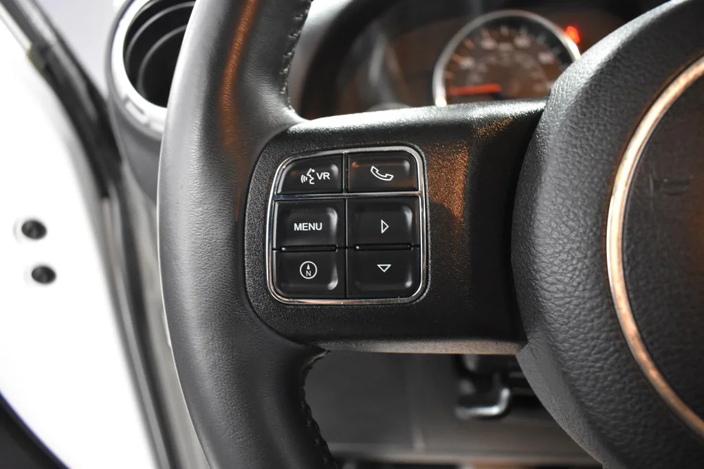 Used 2015 White Jeep Sahara image 19
