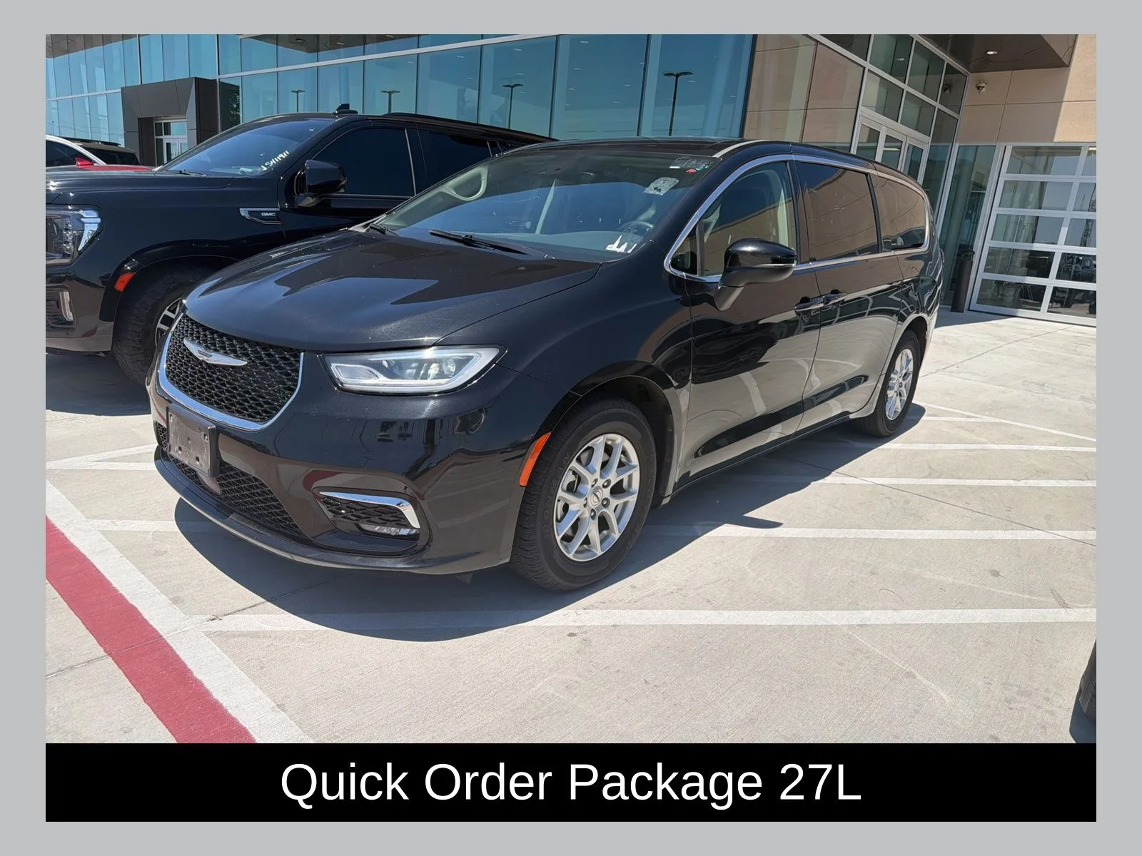 2023 Chrysler Pacifica Touring L's photo