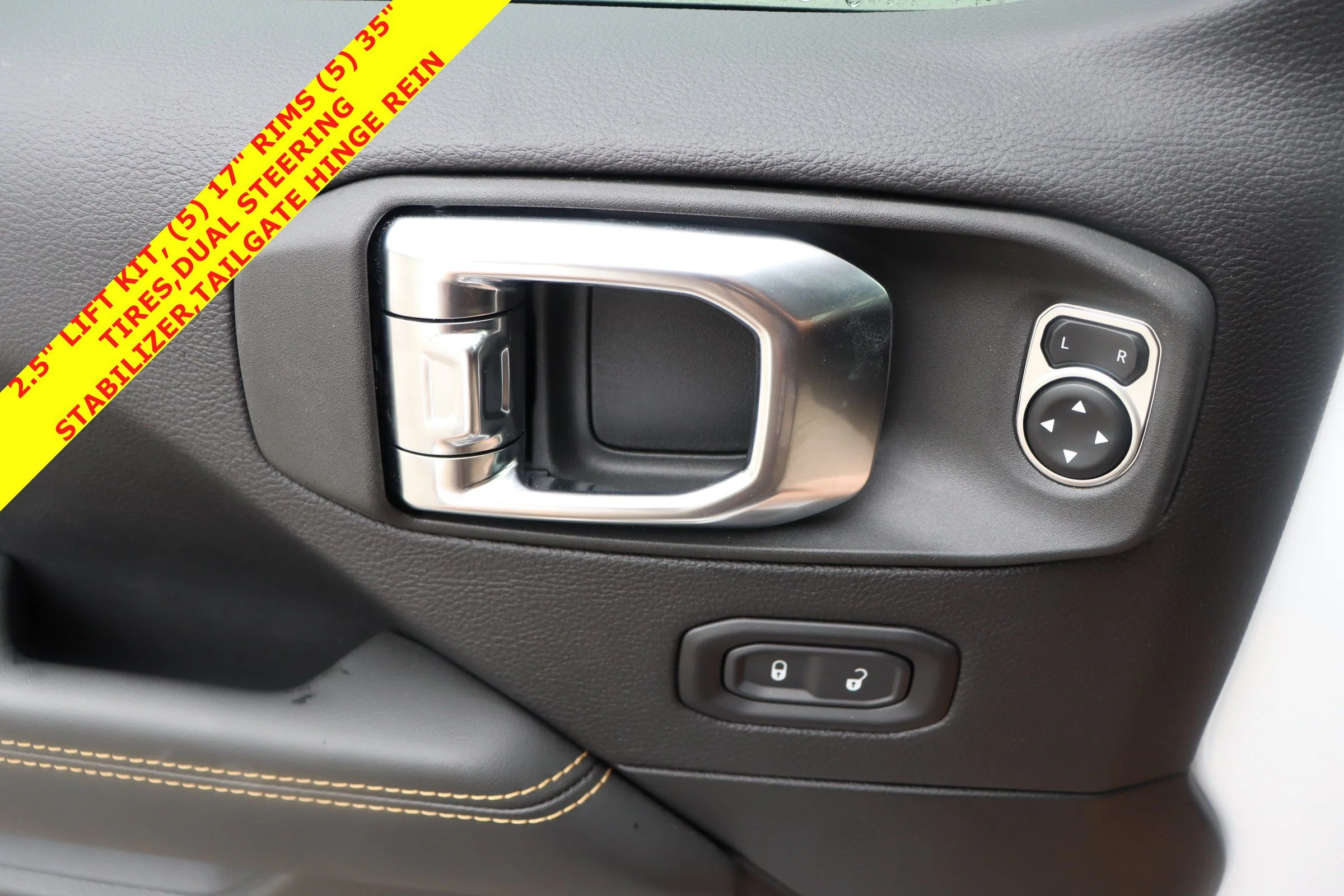 New 2026 Bright White Clear-Coat Exterior Paint Jeep Sahara image 18