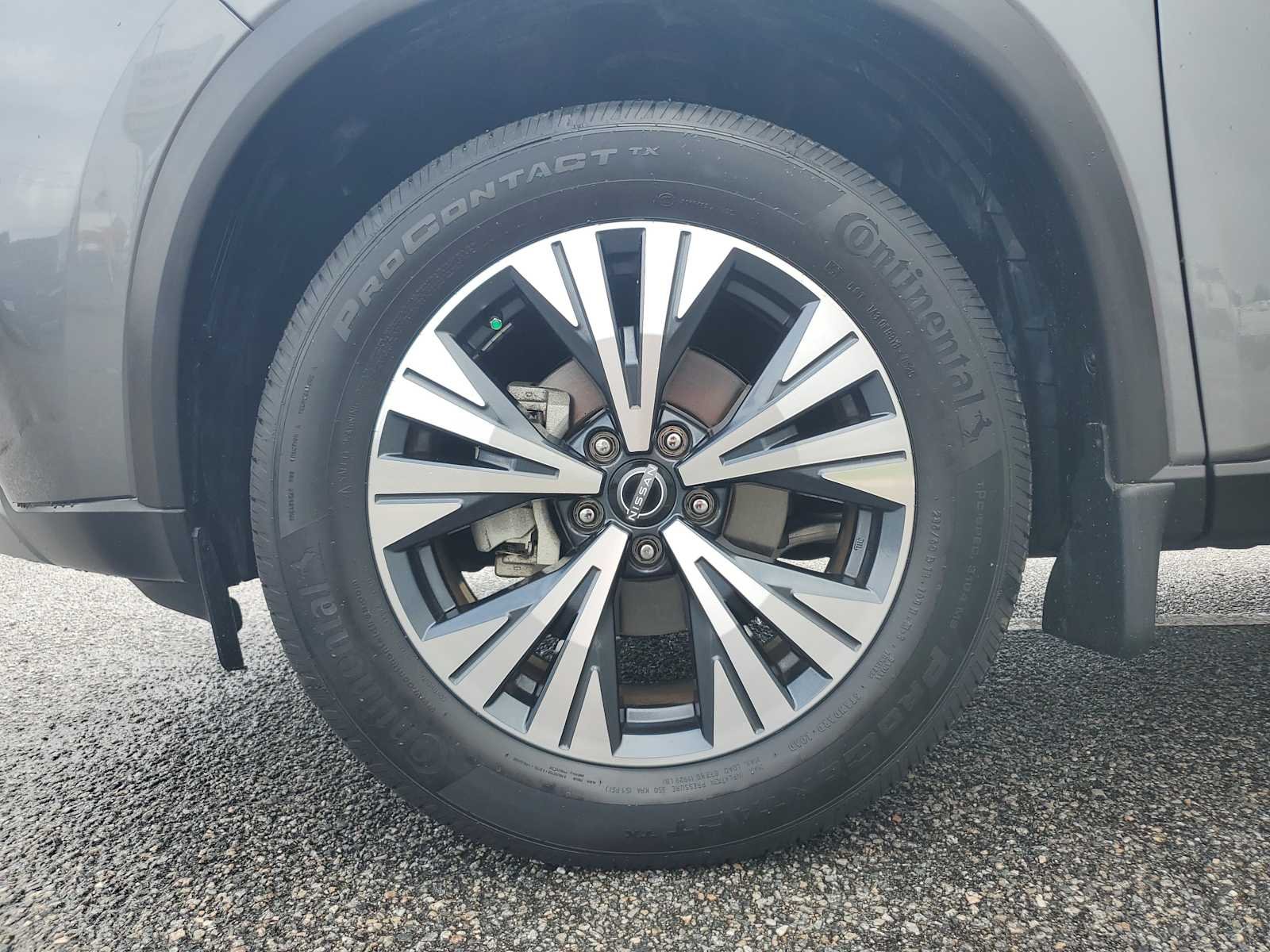 Used 2023 Gray Nissan SV image 10