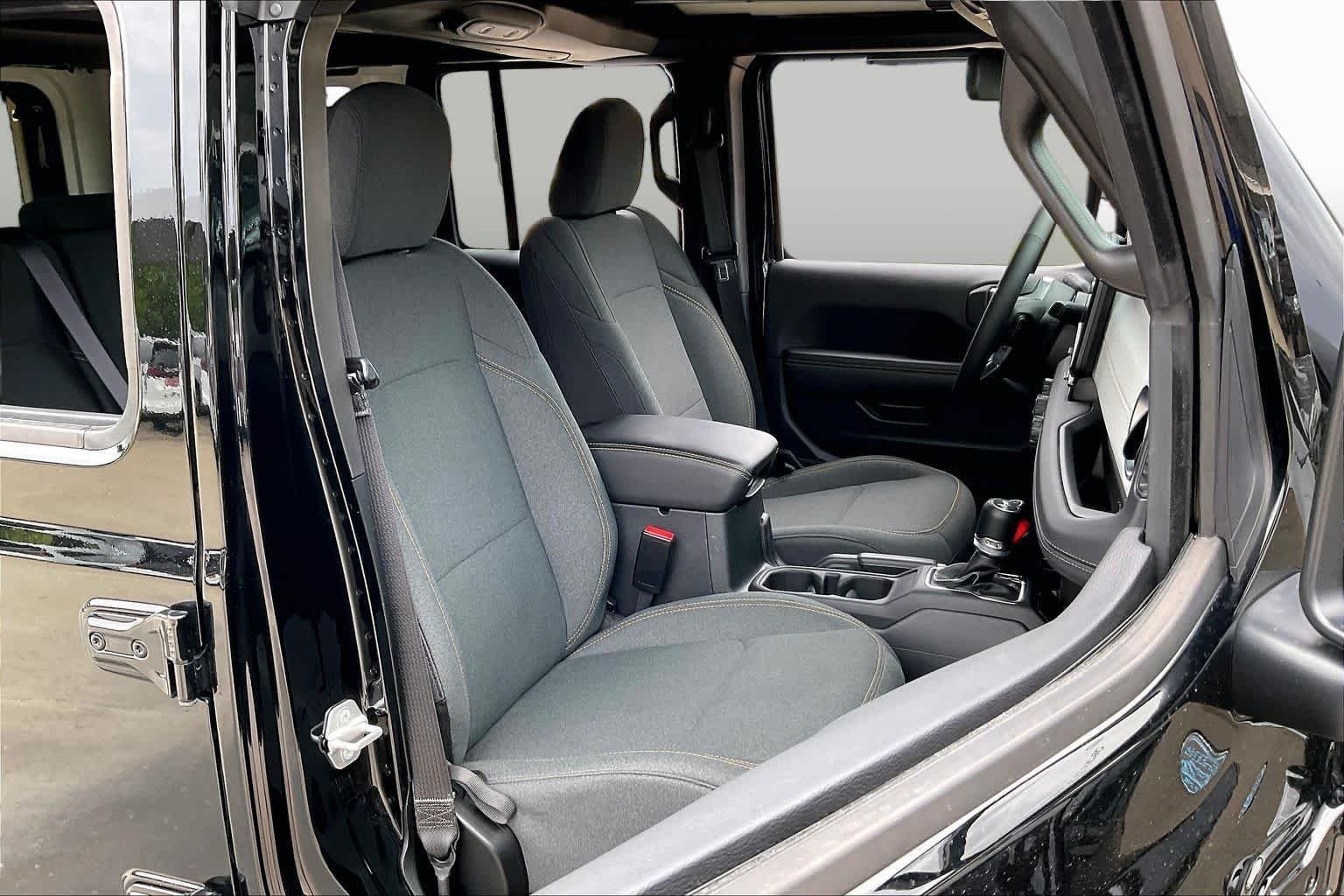 Used 2025 Black Clearcoat Jeep Sahara image 9