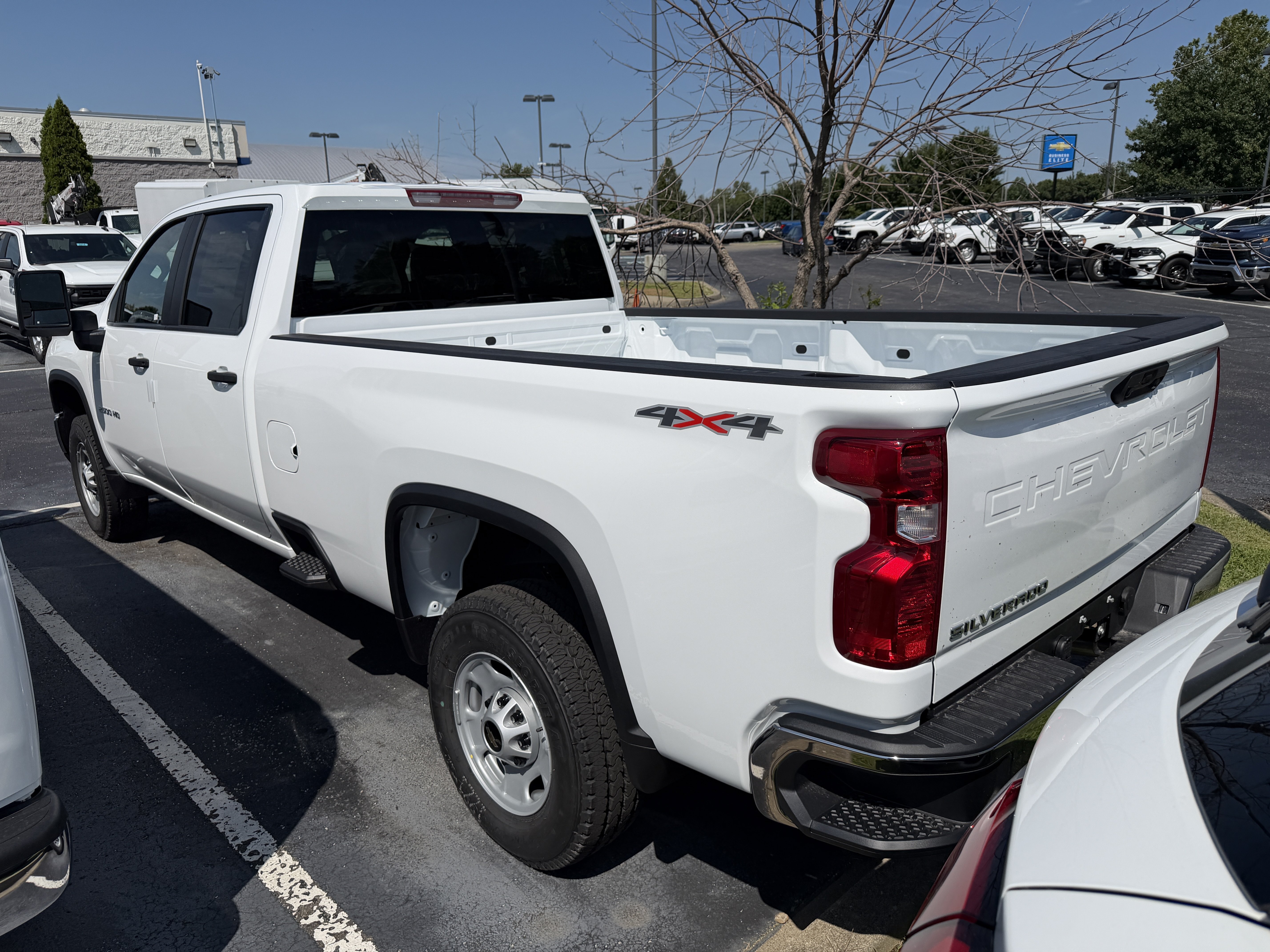 New 2026 Summit White Chevrolet WT image 5