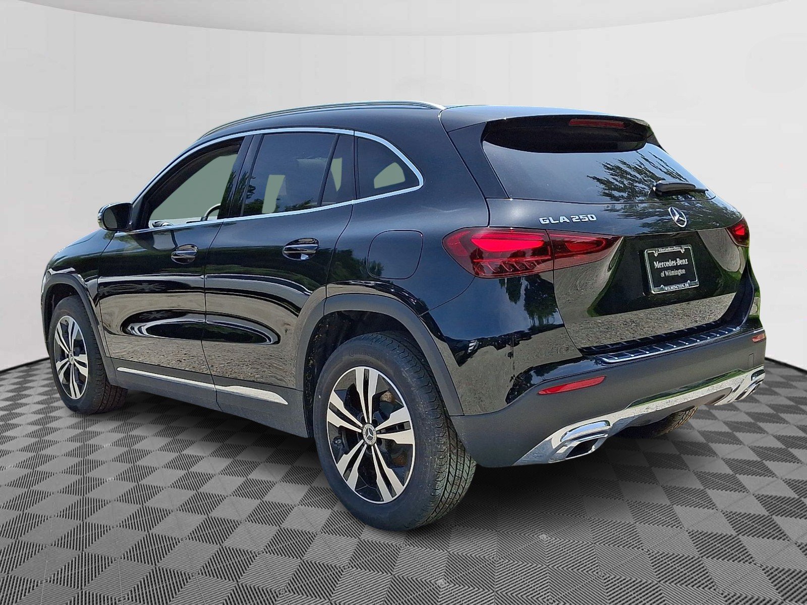 New 2026 Night Black Mercedes-Benz GLA 250 image 4