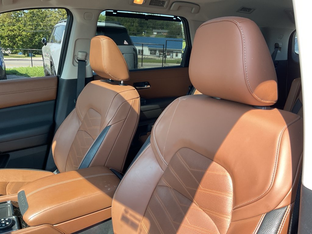 Used 2022 Pearl White Tricoat/Super Black Nissan Platinum image 17