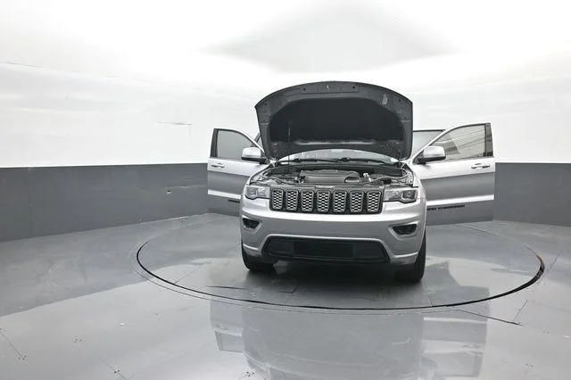 Used 2020 Silver Jeep Altitude image 45