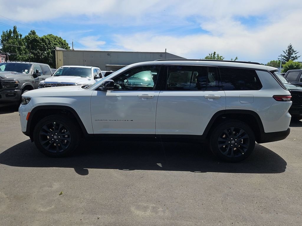 New 2026 Bright White Clear-Coat Exterior Paint Jeep Limited image 4