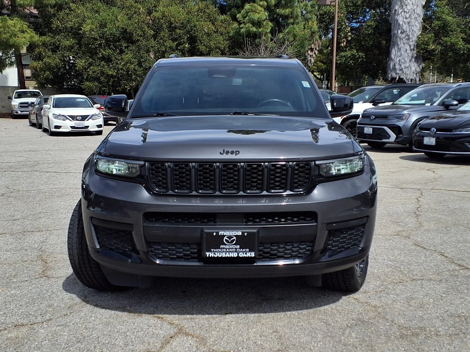 Used 2022 Gray Jeep Altitude image 2
