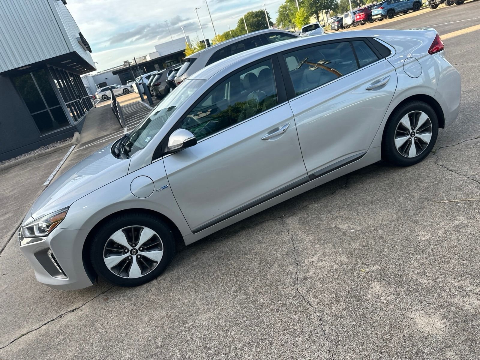 Used 2019 Silver Metallic Hyundai Limited image 5