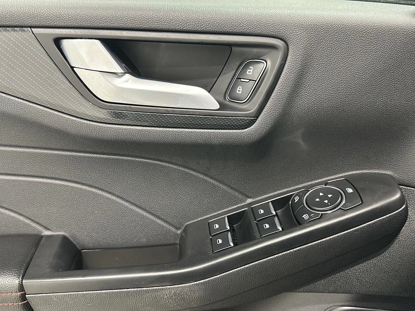 Used 2025 Agate Black Metallic Ford ST-Line image 21