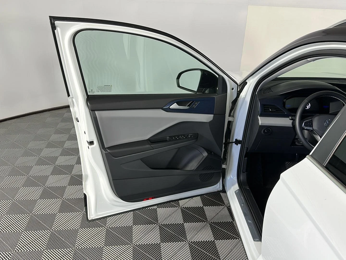 Used 2023 Pure White w/Deep Black Roof Volkswagen SE image 22