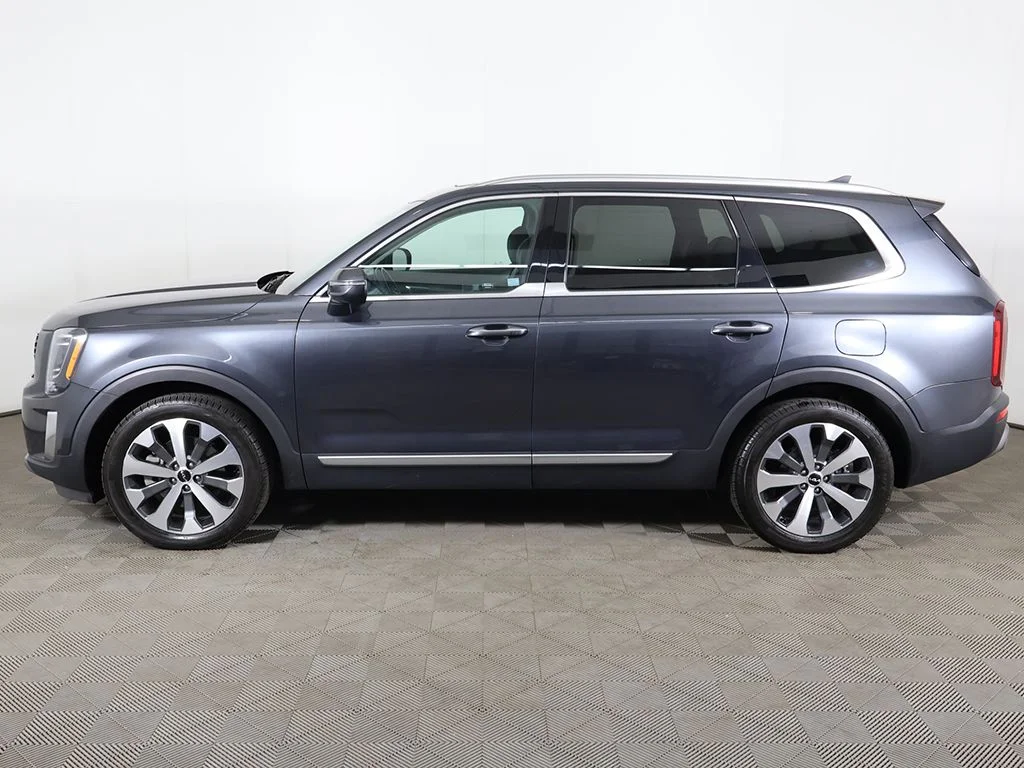 Used 2022 Gray Kia S image 19