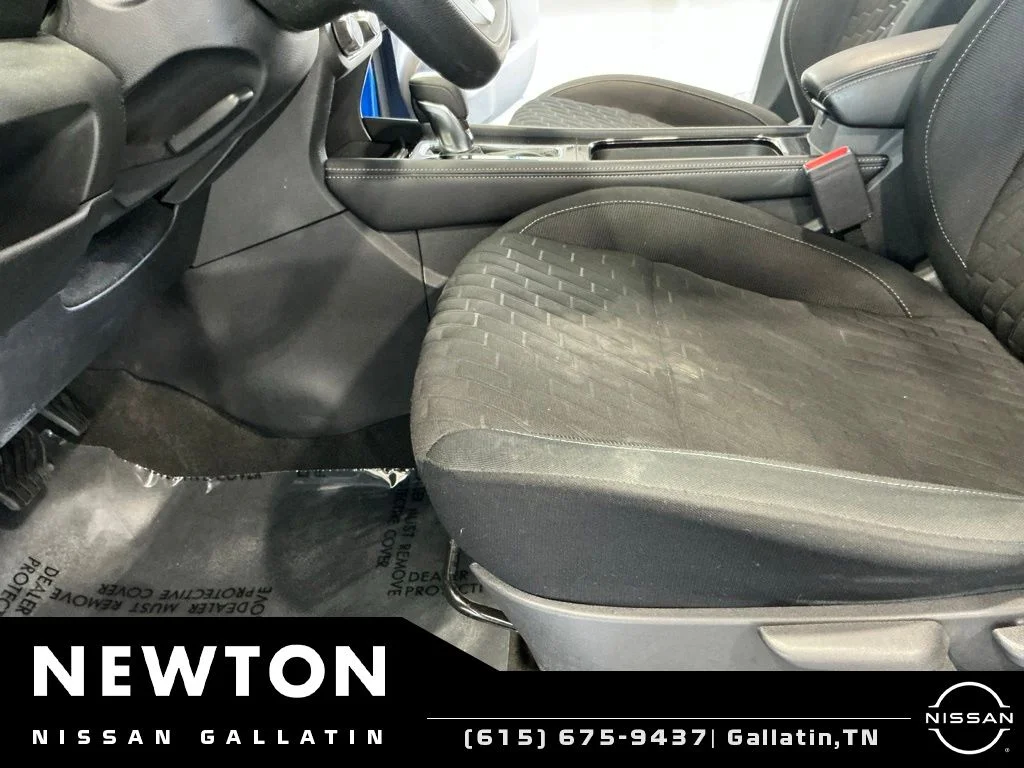 Used 2023 Electric Blue Metallic/Super Black Nissan SV image 11