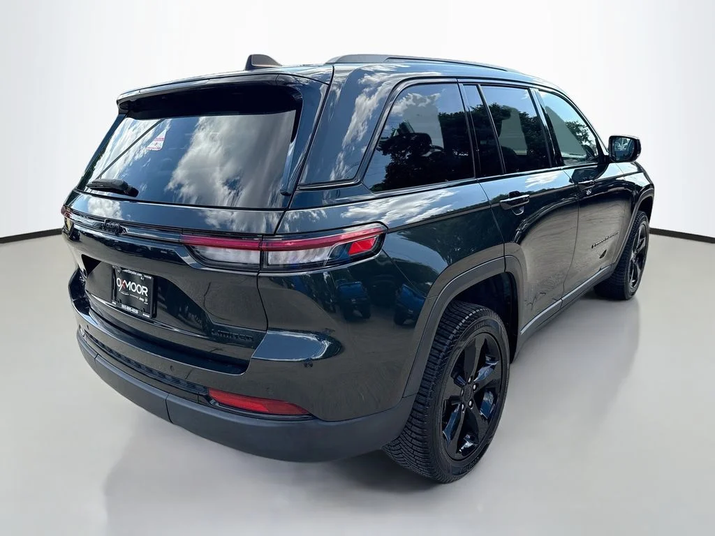 Used 2023 Rocky Mountain Pearlcoat Jeep Limited image 8