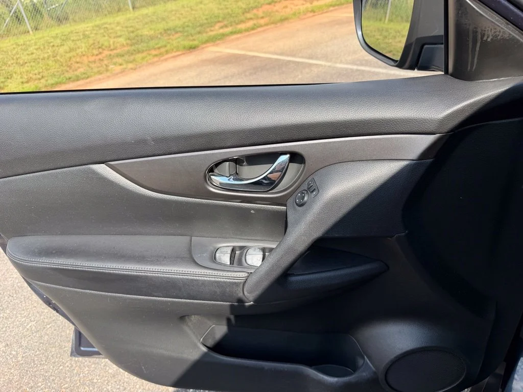 Used 2014 Blue Nissan S image 20