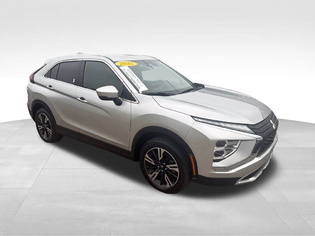Used 2025 Silver Mitsubishi SE image 7